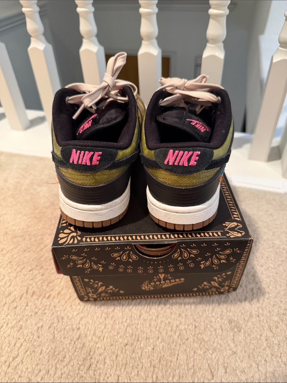 Womens Low-Top Sneakers in Gold & Black - Picture 2 of 4